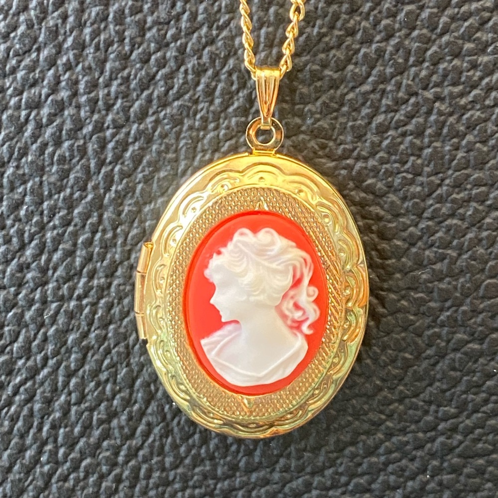 Cameo Locket Necklace Gold Tone